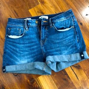 VIGOSS Marley Mid Rise Cuff Distressed Short